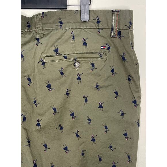 Tommy Hilfiger Men’s THFlex 7” Olive Green Hula Printed Shorts - Size 36 - Picture 2 of 6